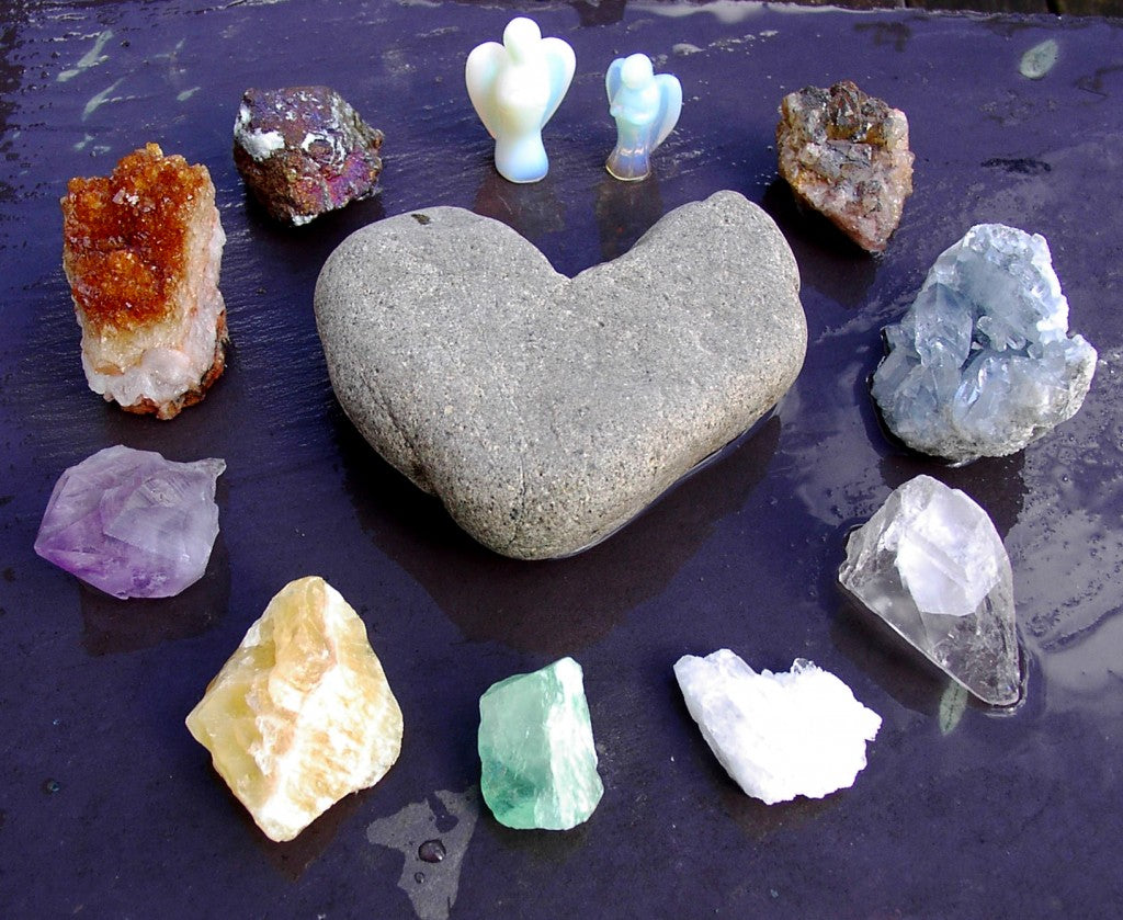 Healing benefits of stones: Green Jade, Rose Quartz, Black Obsidian, Amethyst.